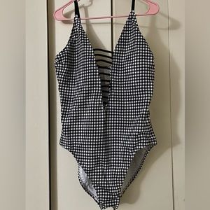 🔥5/$10🔥 Gingham strappy one piece swimsuit